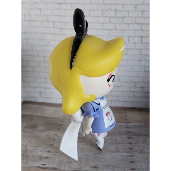 Enesco Disney Showcase World of Miss Mindy Alice in Wonderland Vinyl Figure - Picture 2 of 6